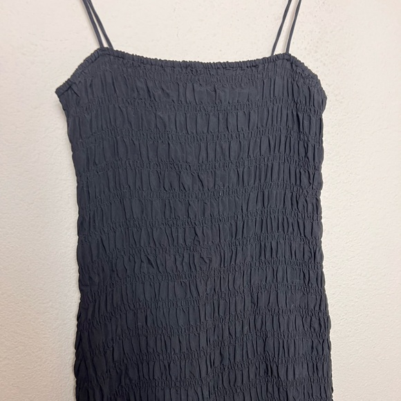 EVERLANE THE SMOCKED COLUMN BLACK DRESS - Picture 8 of 8